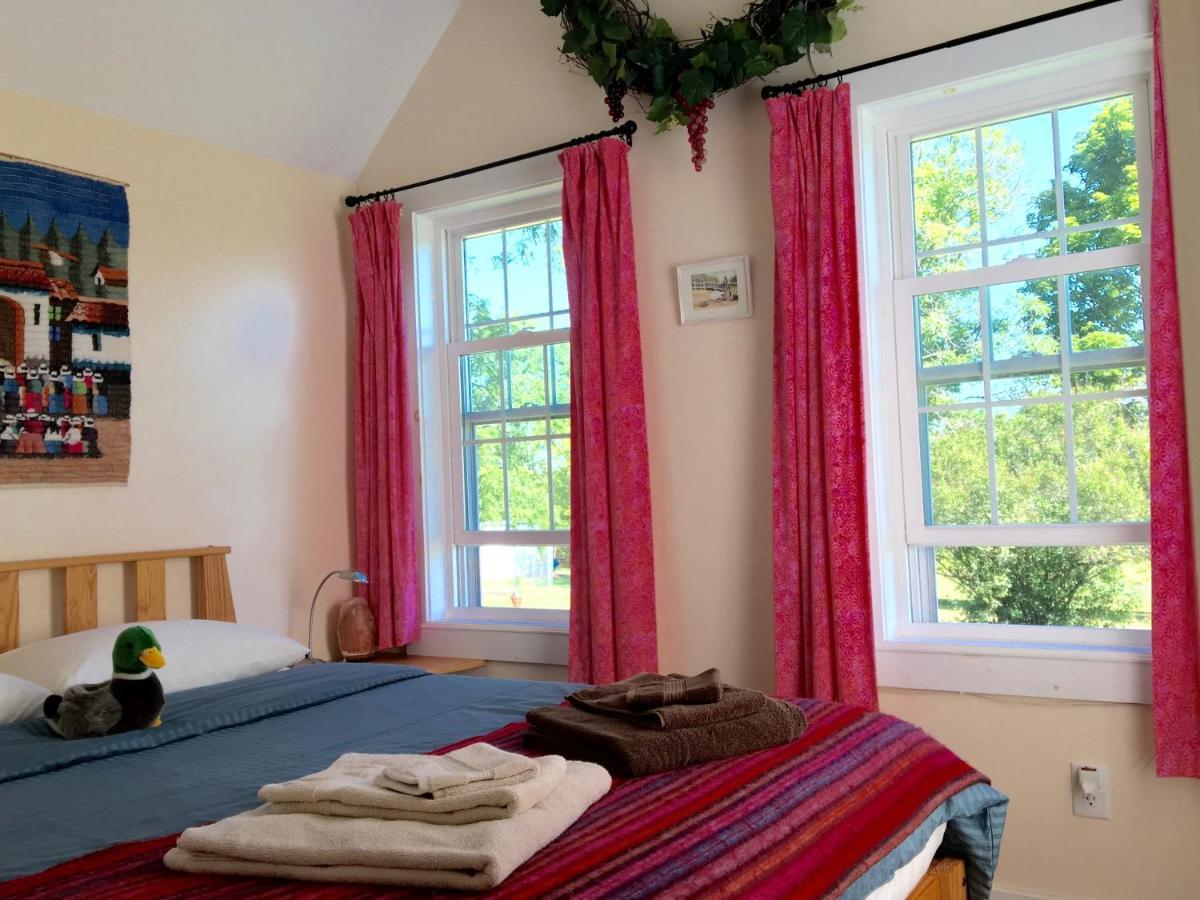 Enfield Manor And Vacation * Newfield