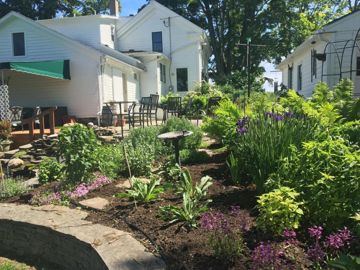 Enfield Manor And Vacation Bed and breakfast Newfield